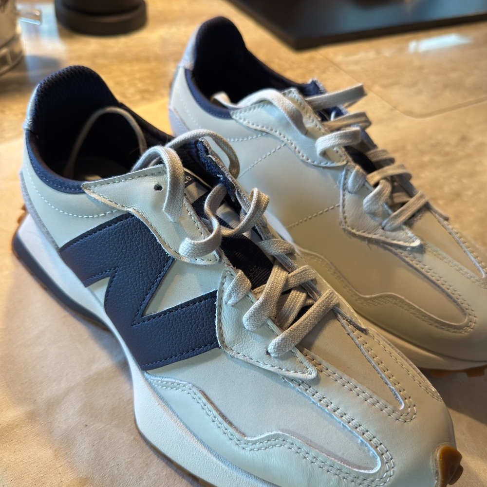 Women’s / Men’s New Balance 327 Tennis Shoes Navy Light Grey Size M 7.5 or W 9